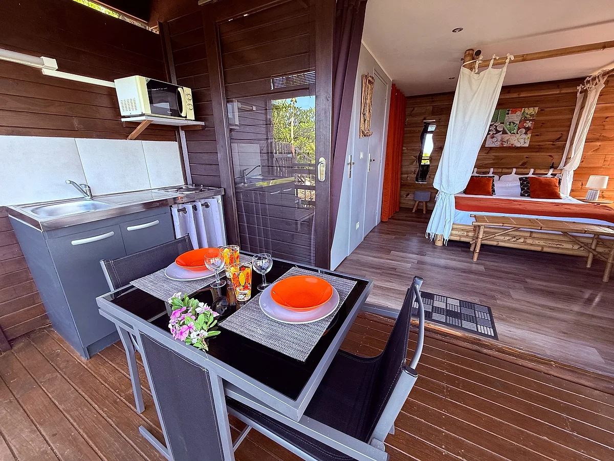 La table du bungalow Manguier, avec vue